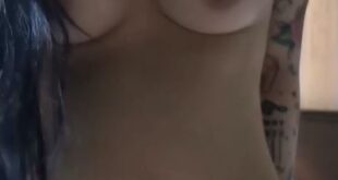 Hot girl xăm trổ