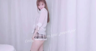 Em gái bú liếm