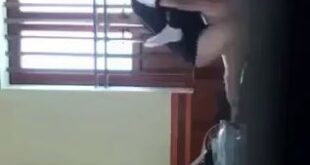Đôi bạn trẻ đưa nhau về nhà địt