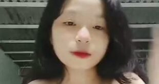 Bảo Ngọc 2k8 mặt non show vú