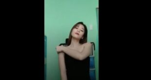Khánh Vân đi chơi về cái là live ngay