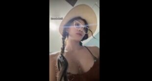Rosababyvip nghịch bướm trong WC TTTM