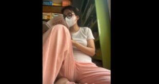 Vào thư viện học bài nhưng lạ lắm