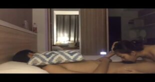 Gầy đúng thầy địt