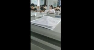Cô giáo thủ dâm trong giờ dạy học