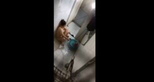 Quay lén em hàng xóm của tôi