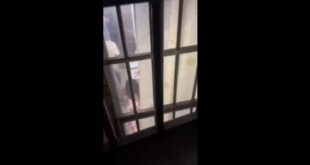 Bé hàng xóm gần nhà tối nào cũng bị đâm rồi gửi video cầu kíu