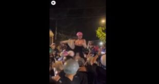Đi bão bay cả áo
